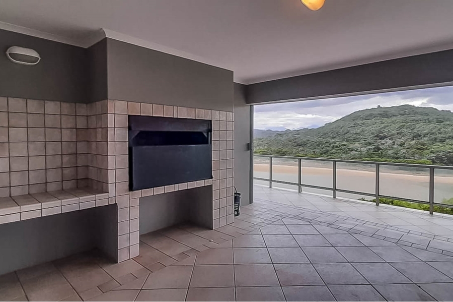 5 Bedroom Property for Sale in Kingfisher Creek Western Cape